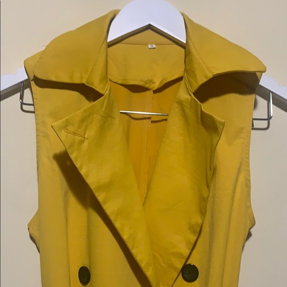 NWOT Gorgeous Long Trench Coat Yellow Vestπππ - Picture 3 of 11
